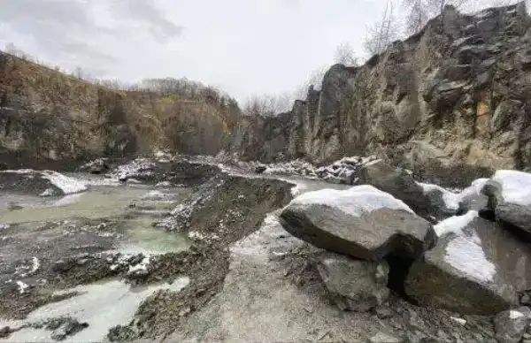 Kamenolom - drcené kamenivo na deponii